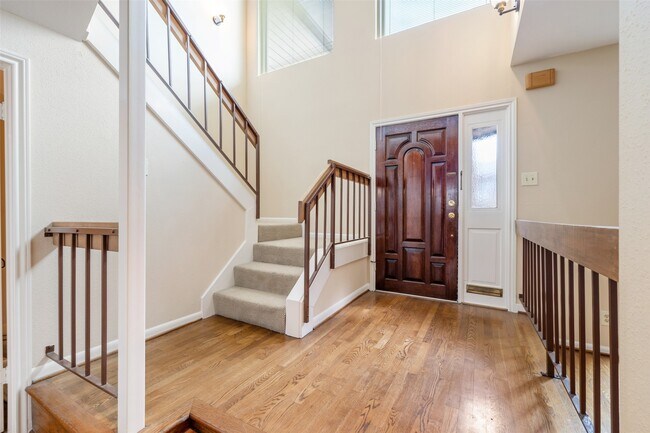 Building Photo - 5850 Valley Forge Dr