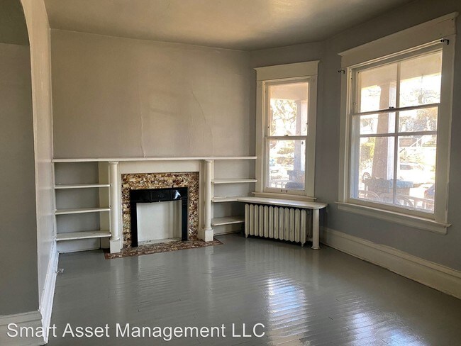 Building Photo - 1105-1107 S 33rd St
