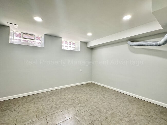 Building Photo - Updated Ranch with Bonus Space & Prime Loc...