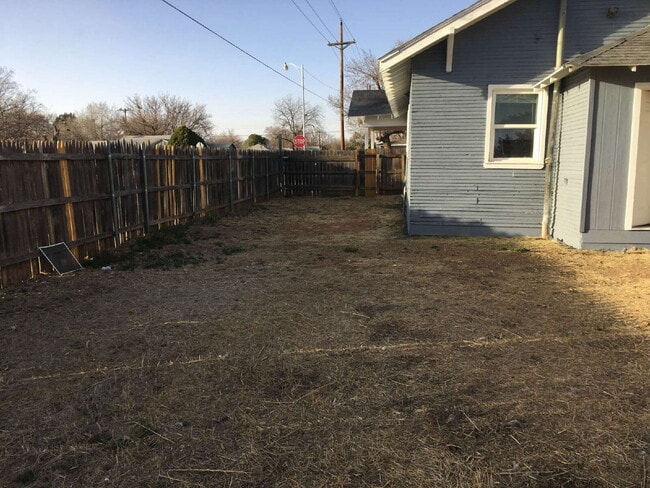 Building Photo - This remodeled charmer is close to Tech and ready for new tenants 7-15-26