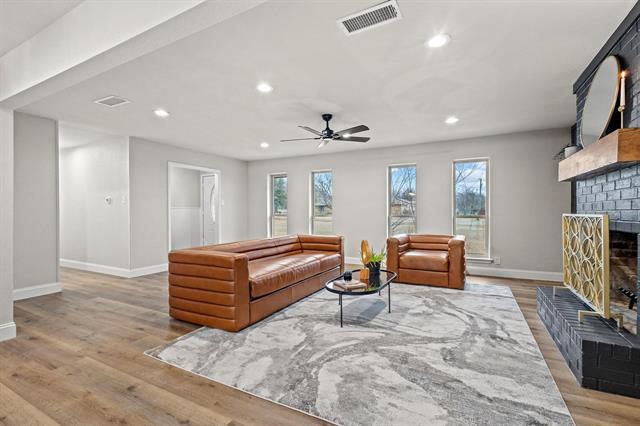 Building Photo - 3327 Carriage Cir