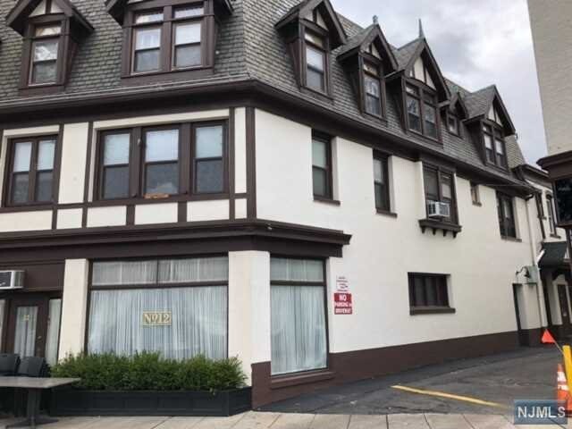 Primary Photo - 6-12 S Broad St