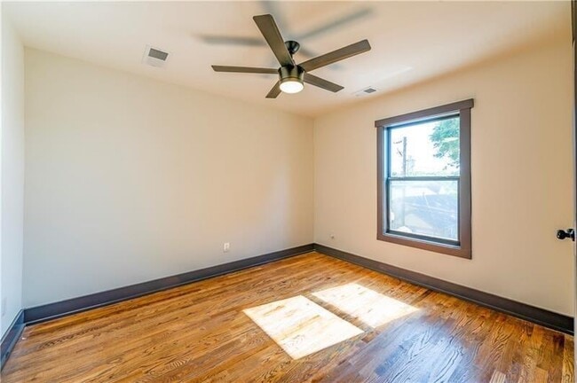 Building Photo - 767 Terry St SE