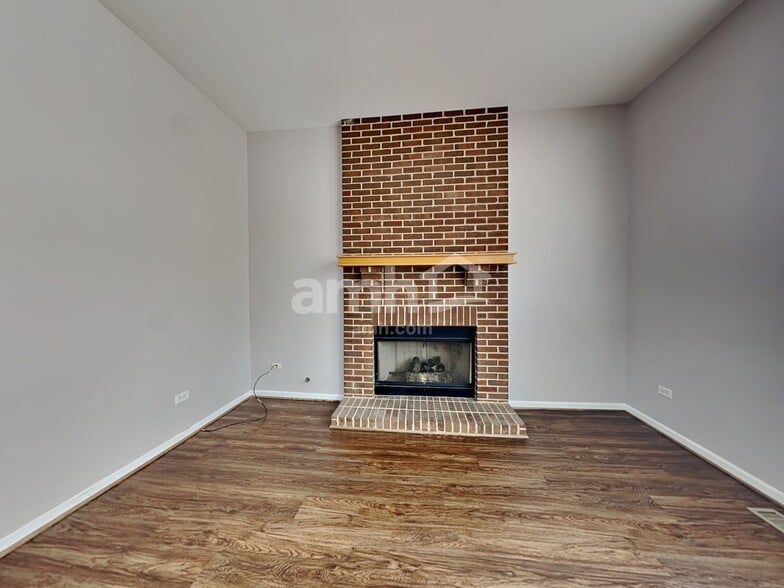 Building Photo - 9781 Chetwood Dr