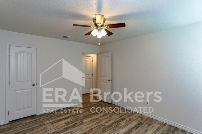 Building Photo - 205 Dolphin Dr