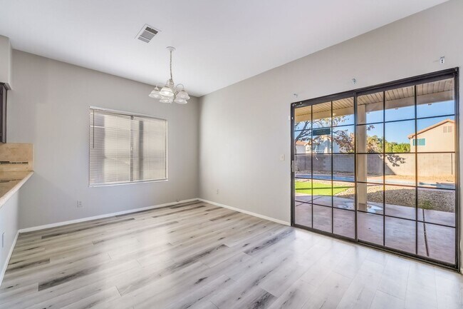 Building Photo - Stunning 4 bedroom home in Henderson with POOL!