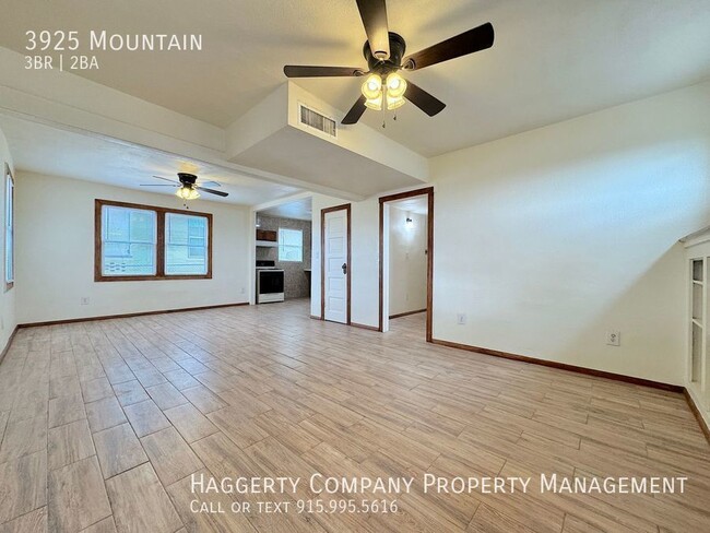 Building Photo - Central El Paso 3 bed with bonus office an...