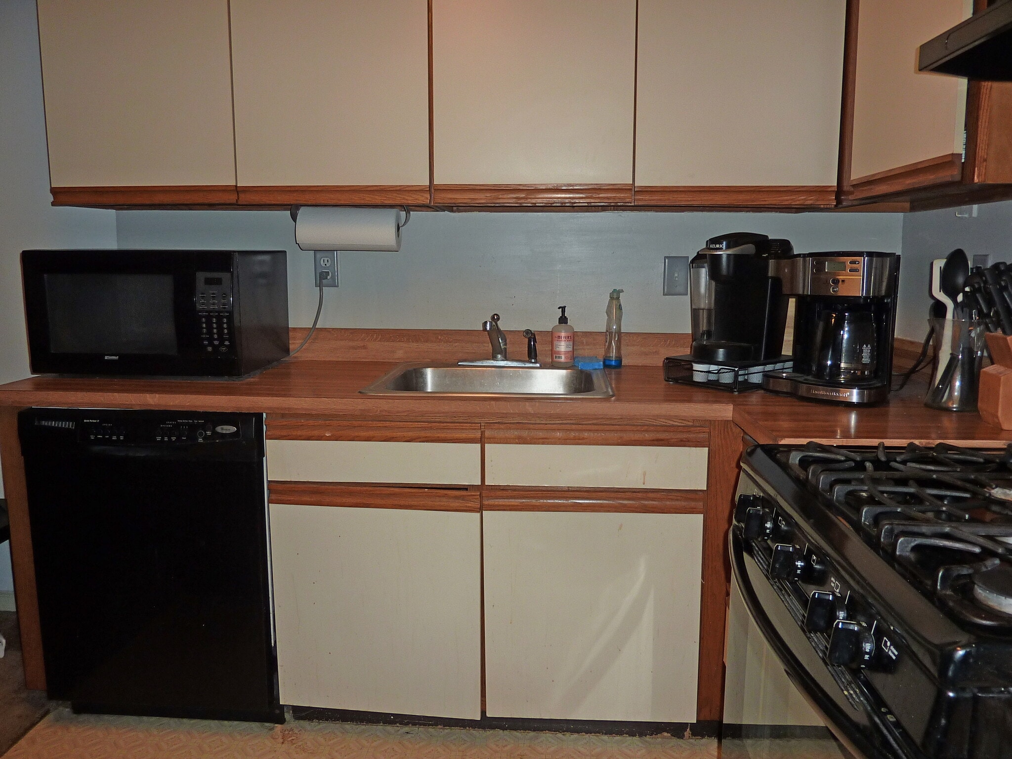Dishwasher and Stainless Sink - 2 Maple Dr