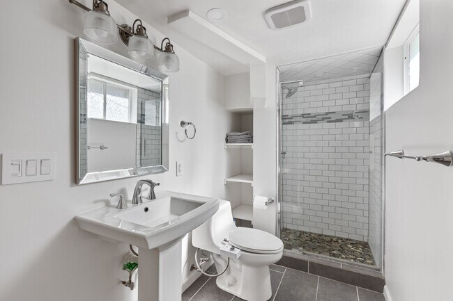 Building Photo - 3009 Poppleton Ave