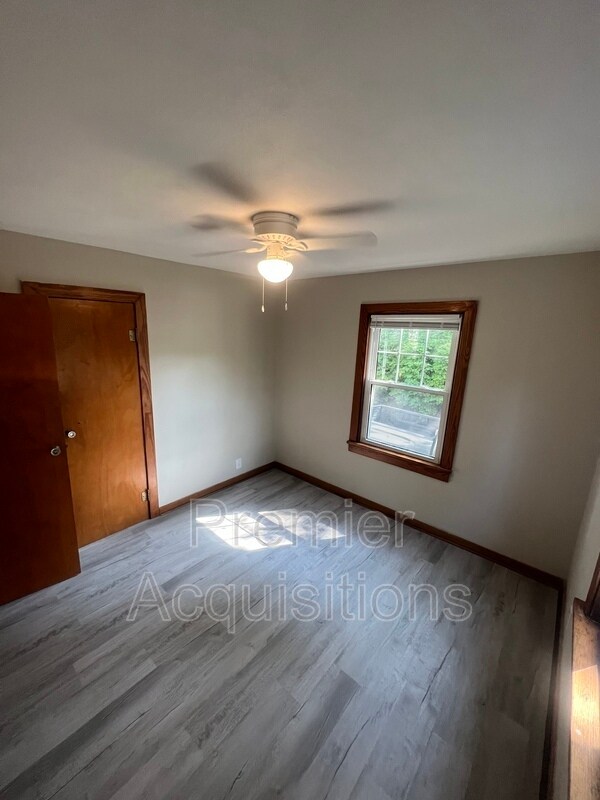 Building Photo - 126 E 3rd St