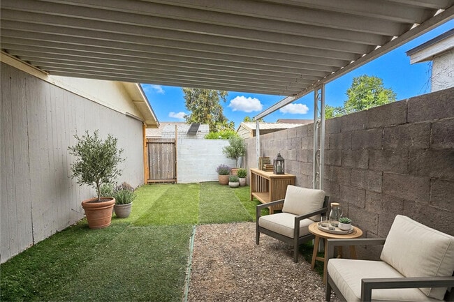 Building Photo - 452 E 9th Ave