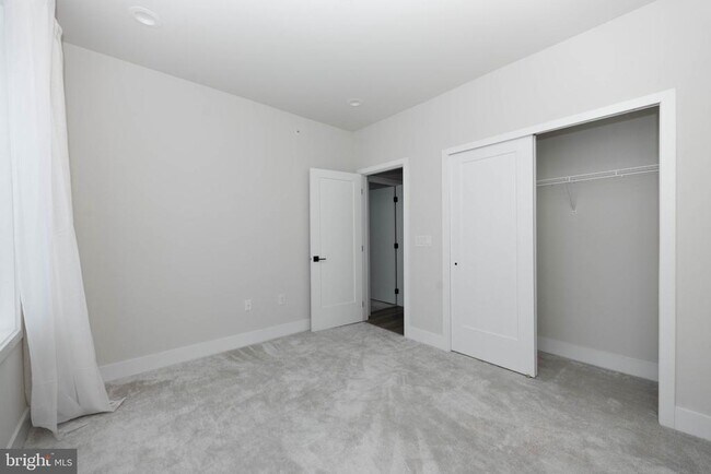 Building Photo - 305 Manion Aly