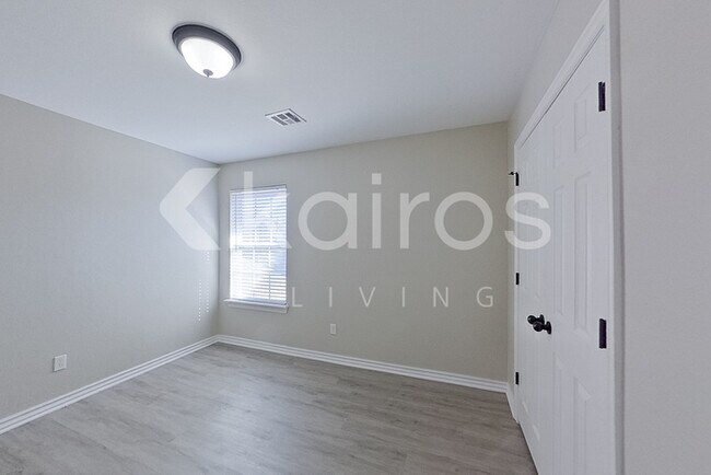 Building Photo - 4210 Syracuse St