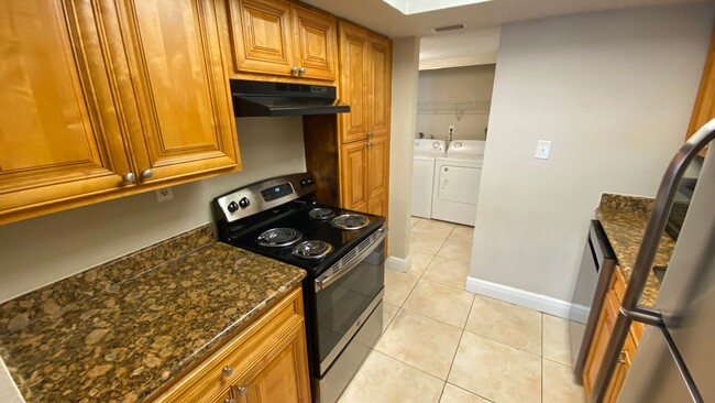 Building Photo - 2BD/2BA Upgraded Condo in Millennium Palms...