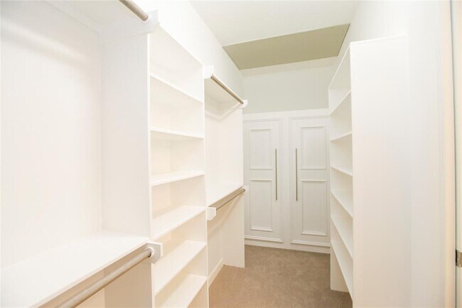 Building Photo - 4820 Caroline St