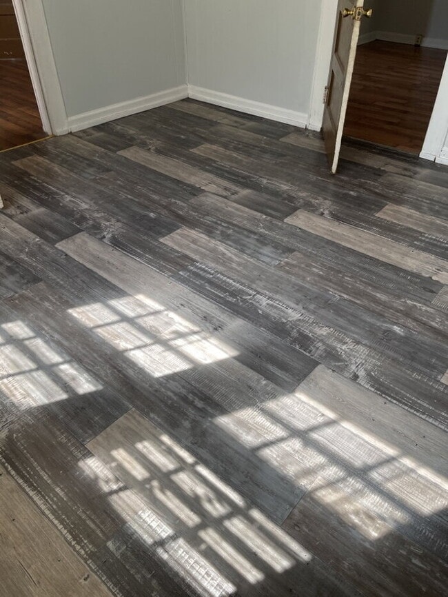 Building Photo - 2 Bedroom 1 Bathroom