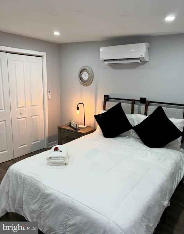 Building Photo - 4087 Lancaster Ave