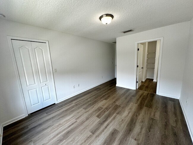 Building Photo - 3BR/2.5BA Paloma Townhome. Bright & Comfortable!