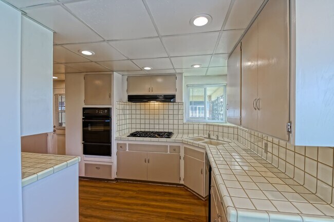 Building Photo - SPACIOUS, BRIGHT & AIRY, 3BR2BA HOME W/ GR...