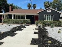 Building Photo - Charming 2 Bedroom Home with Studio/Office...