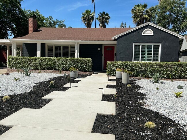 Primary Photo - Charming 2 Bedroom Home with Studio/Office...