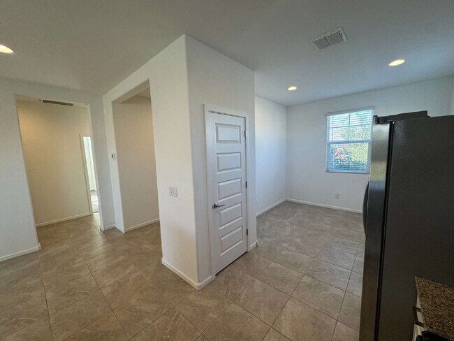 Building Photo - 32067 N Wayne Ln