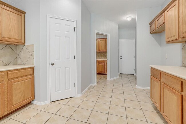 Building Photo - 14525 Ballimamore Dr