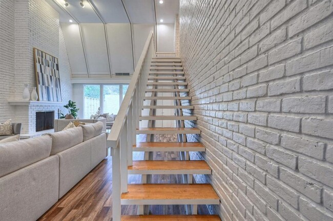Building Photo - 5407 John Dreaper Dr