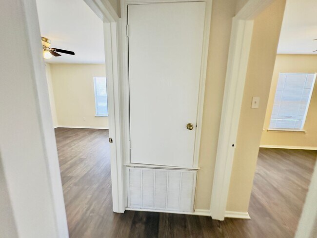 Building Photo - Spacious 4-Bedroom Home in Westwood – Lean...