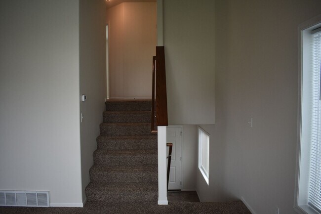 Building Photo - 3 Bed 3 Bath Single Family Home