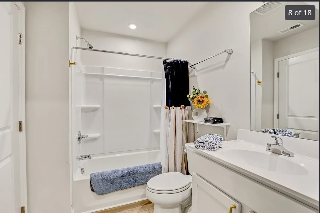 full bath - 1001 Cyprus Ct