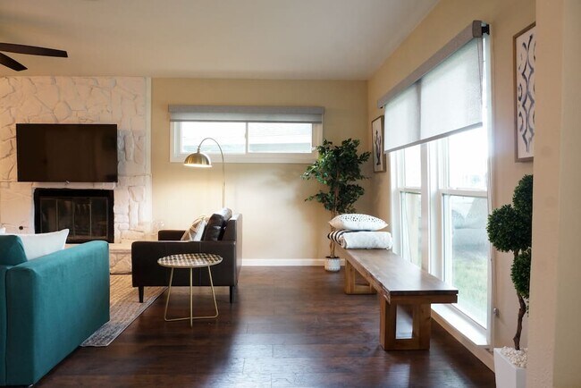 Building Photo - 1919 Puritan Dr