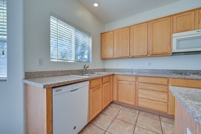 Building Photo - SW!! Southern Highlands!!! 4 Bedrooms!!!  ...
