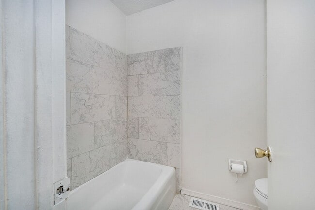 Building Photo - 5213 Clover Hill Dr