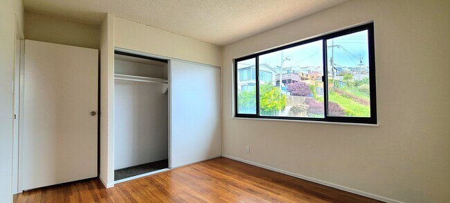 Building Photo - 90 Westline Dr