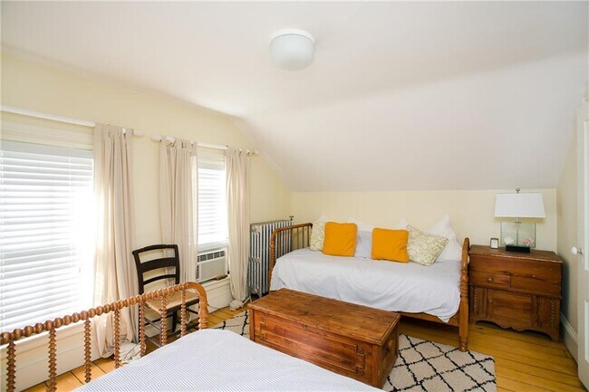 Building Photo - 94 Spring St