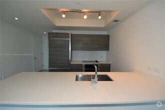 Building Photo - 1100S S Miami Ave