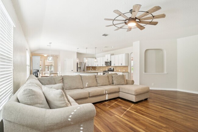 Building Photo - "Charming 4-Bedroom Oasis with custom fini...