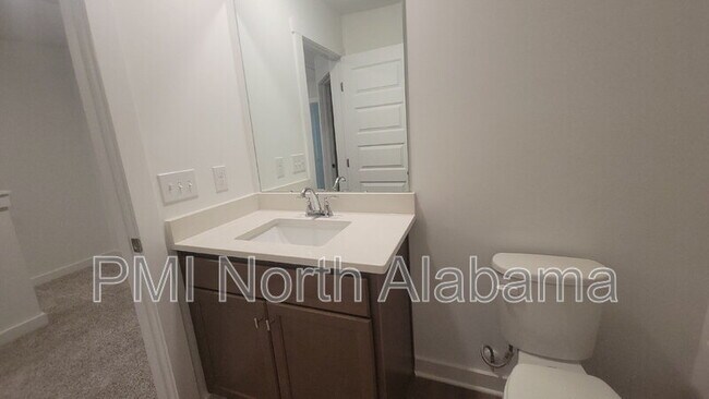 Building Photo - 7582 Discovery Pt Dr NW