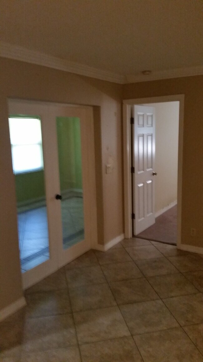 Building Photo - 3 Bed / 2 Bath Home in Venice - Rent with ...