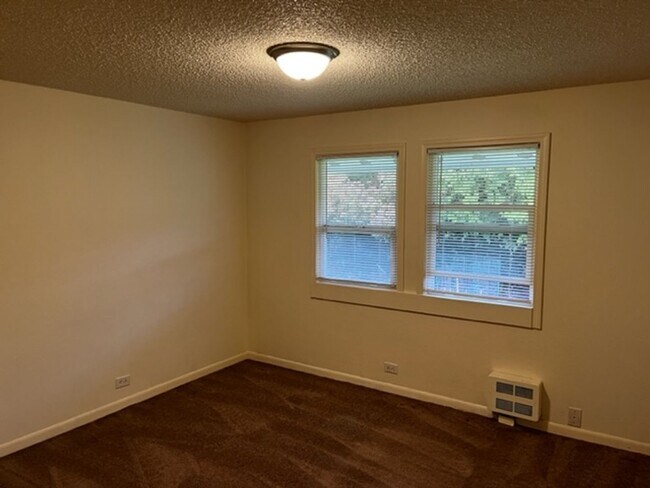 Building Photo - BG40-10