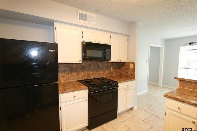 Building Photo - 963 Creekside Drive