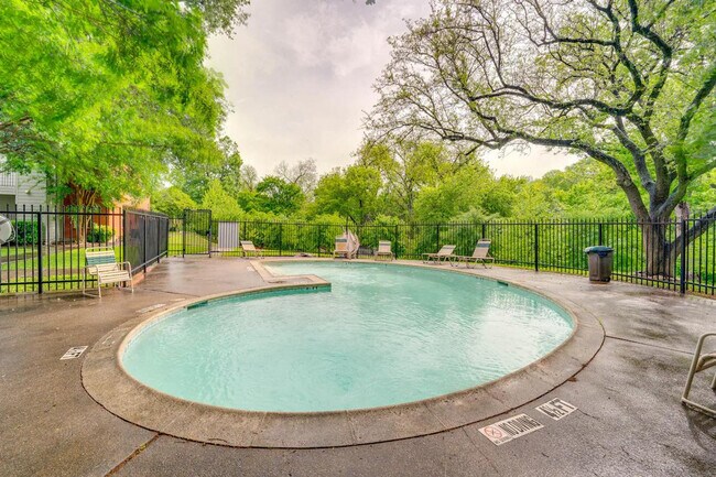 Building Photo - 6900 Skillman St