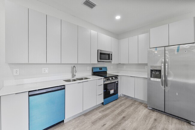 Building Photo - 1134 Sunrise Blvd