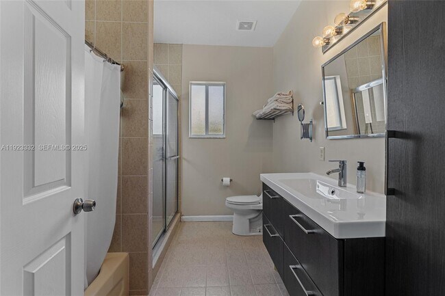 Building Photo - 396 NE 33rd Terrace