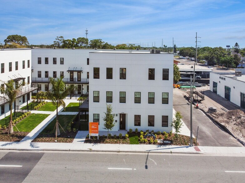 Building Photo - 2758 5th Ave S