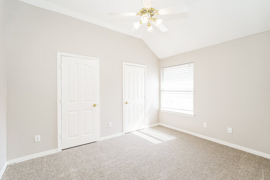 Building Photo - 4420 Vanderpool Dr