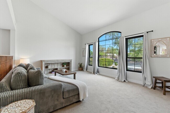 Building Photo - 1568 E Canyon Way
