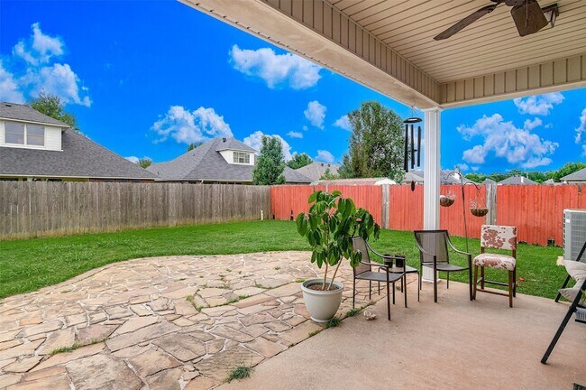 Building Photo - 2324 Tallgrass Cir