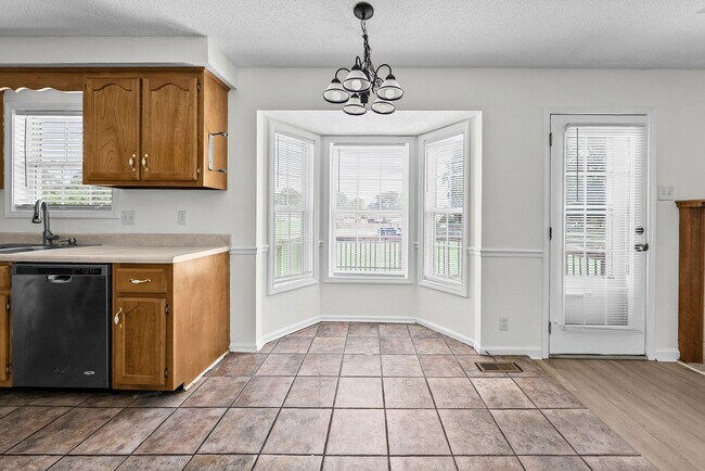 Building Photo - 409 Sandburg Dr